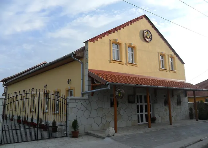 Bed & Breakfast Rozsnyai Kuria *